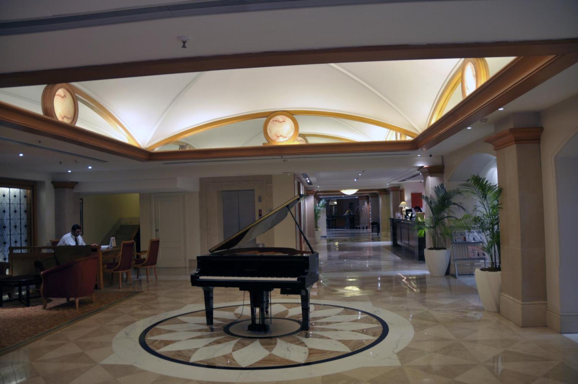 Ramada Plaza By Wyndham Palm Grove — Photos 2